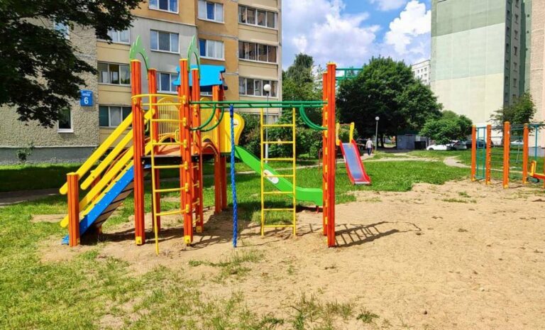 Бережно, с трепетом и заботой — обновление детских игровых площадок во дворах столицы.